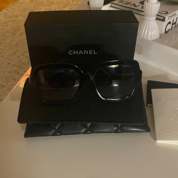 CHANEL SUNGLASSES - Picture 1 of 7